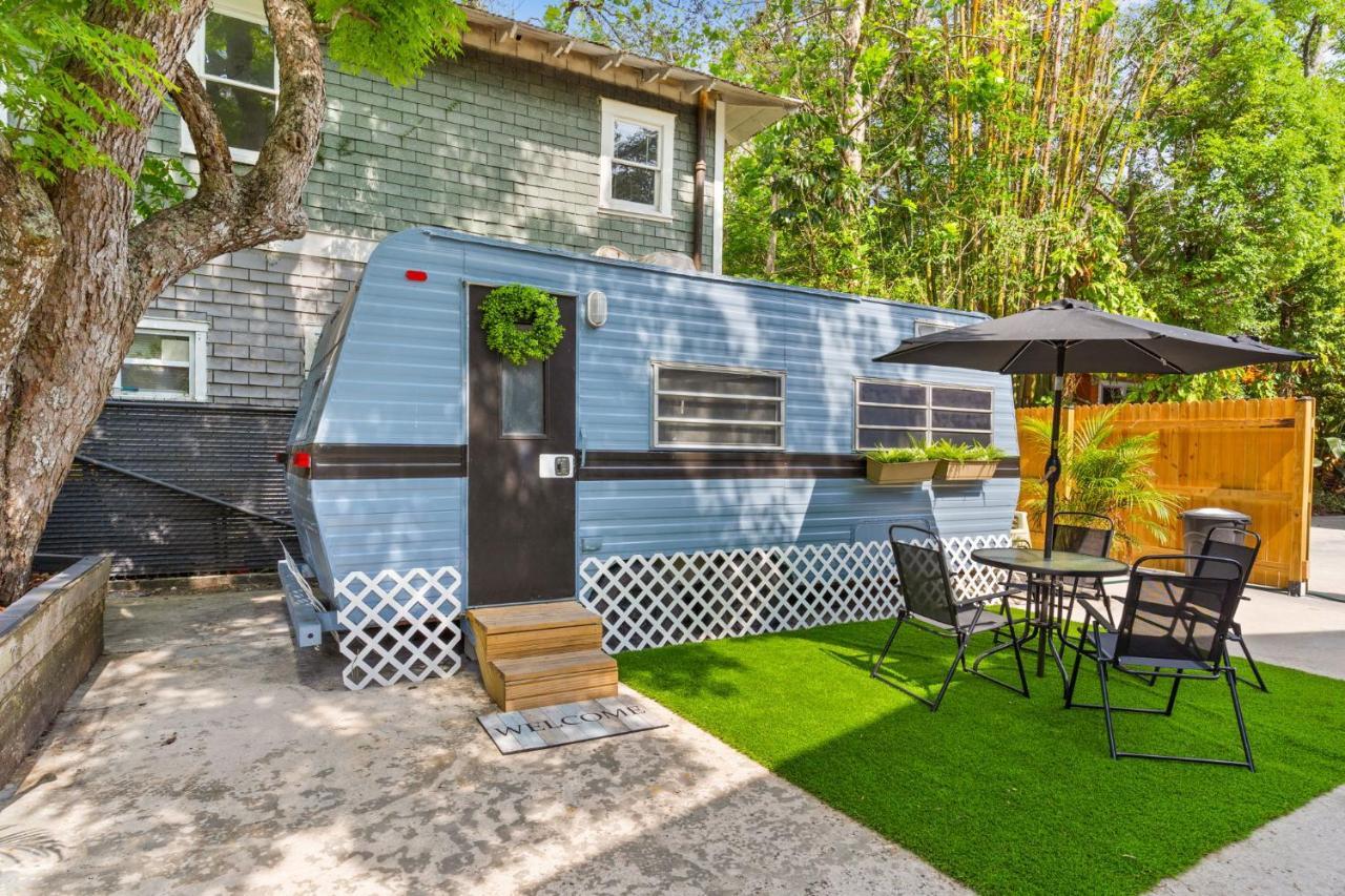 Four Different Options At One Great Location-- 1 - Spacious 3 Bed 2 Bath House Or 2- 2Nd Floor 2 Bed 1 Bath Guesthouse Or 3- 1St Floor Studio Or 3- A Tiny Home Rv Тампа Екстер'єр фото