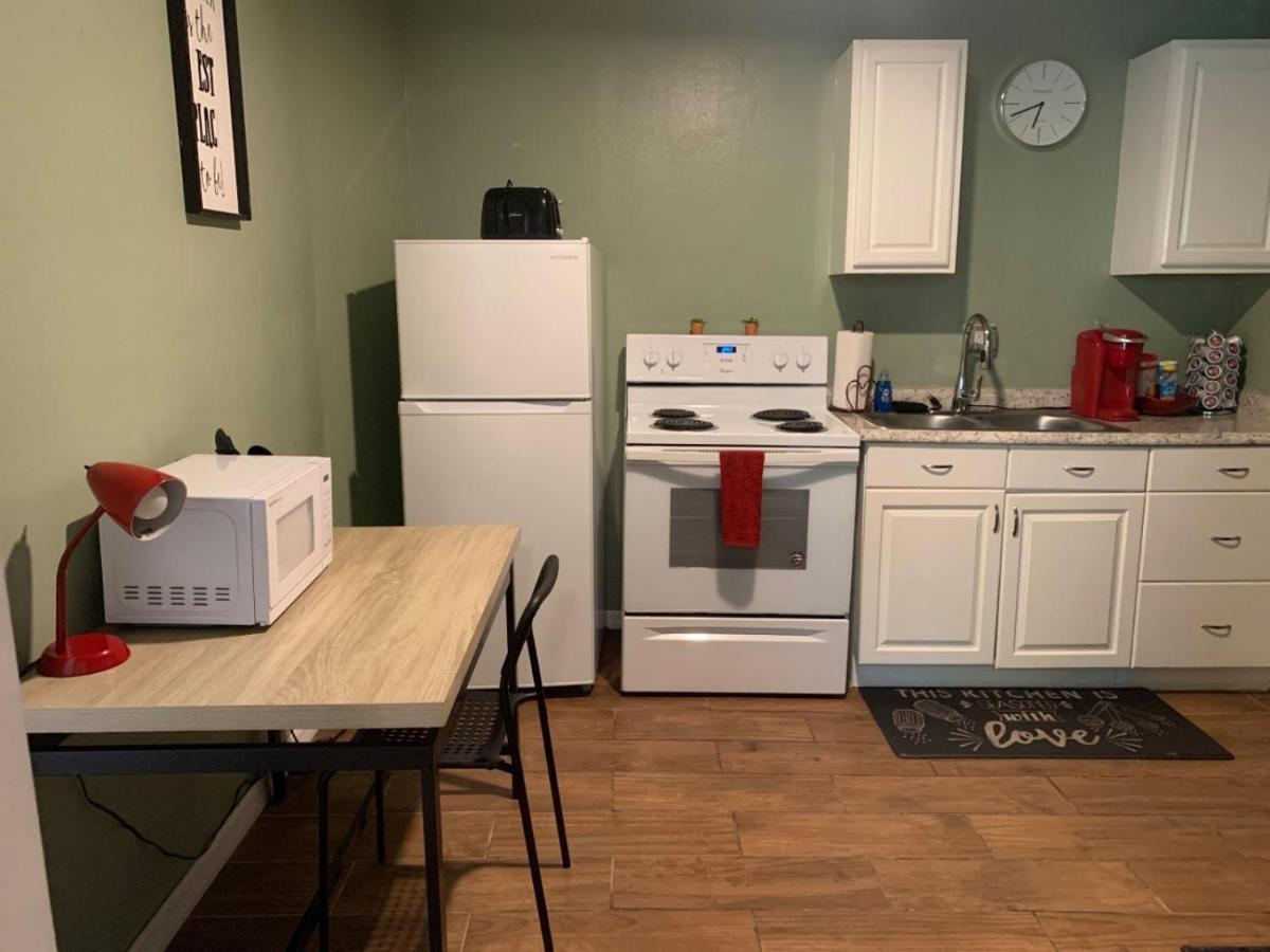 Four Different Options At One Great Location-- 1 - Spacious 3 Bed 2 Bath House Or 2- 2Nd Floor 2 Bed 1 Bath Guesthouse Or 3- 1St Floor Studio Or 3- A Tiny Home Rv Тампа Екстер'єр фото